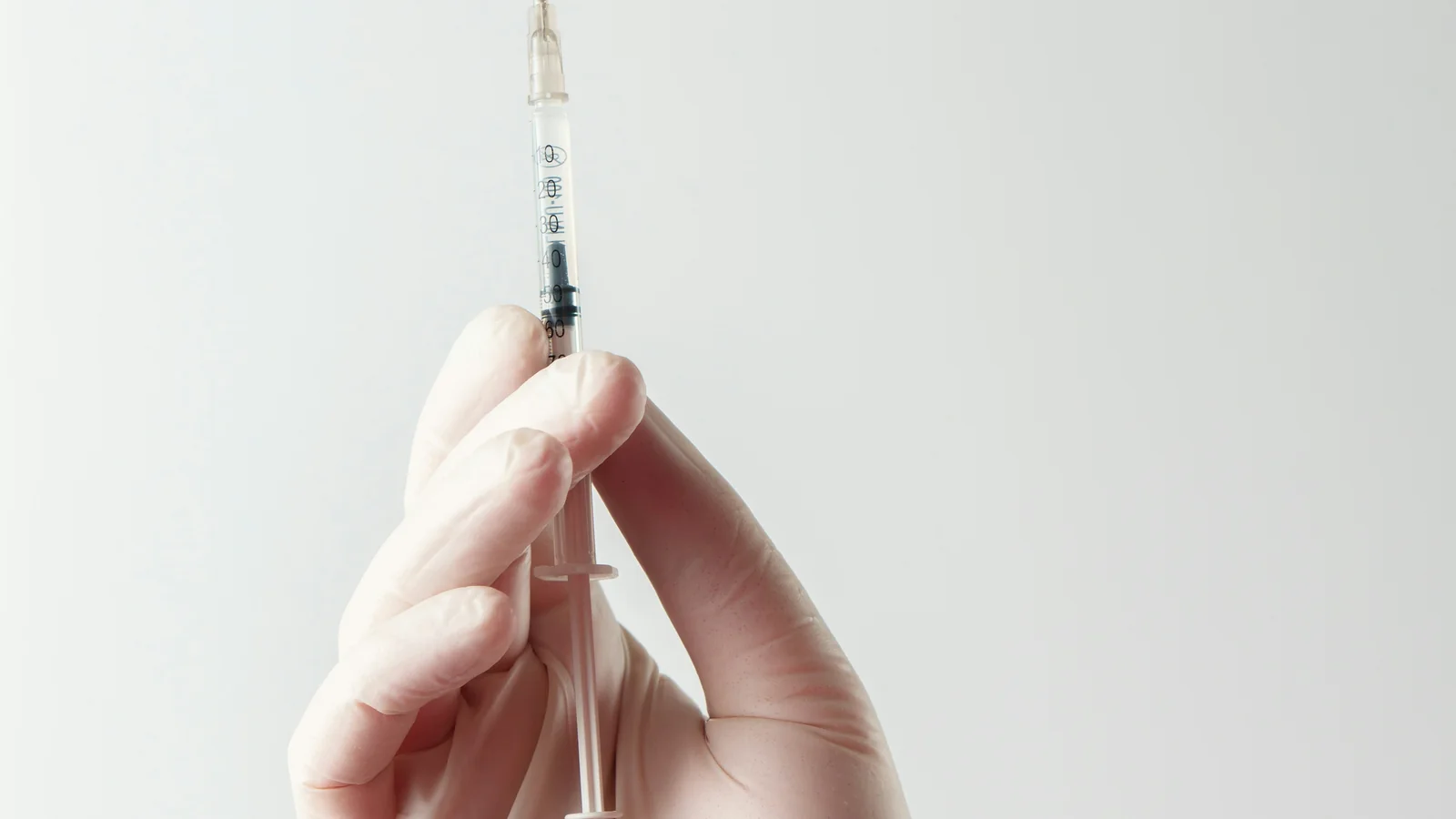 Injection d'acide hyaluronique, seringue préparée